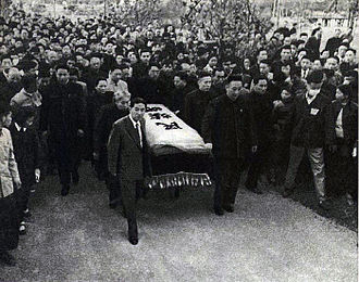 Lu Xun's casket being transferred